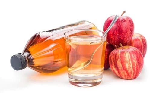 4. Apple Cider Vinegar - A type of vinegar made from fermented apple juice is called apple cider vinegar. Apple cider vinegar has a negligible number of calories, almost no fat, carbs, or protein and no fibre. When taken before meals, it might help in reducing hunger and frequent cravings that might reduce&nbsp;the consumption of too many calories hence, you can reduce fat.&nbsp;(Photo by Unsplash)