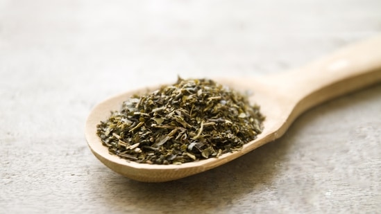 3. Green Tea Extract - Due to its high nutritional and antioxidant content, green tea has been linked to a number of health benefits, including weight loss. Due to its ability to boost the body's metabolism, green tea may aid in weight loss. &nbsp;The antioxidant flavonoid catechin are&nbsp;found in green tea. It can&nbsp;help the body use more energy and&nbsp;aid in the breakdown of extra fat.&nbsp;(Photo by freepik)