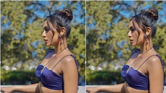 Sobhita decked up in grey eyeshadow, black eyeliner, black kohl, mascara-laden eyelashes, drawn eyebrows, contoured cheeks and a shade of nude lipstick. (Instagram/@sobhitad)