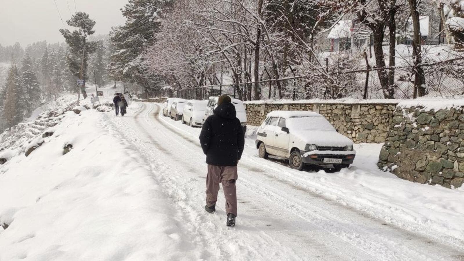 Avalanche hits Bandipora fresh snow rains lash J K Hindustan Times