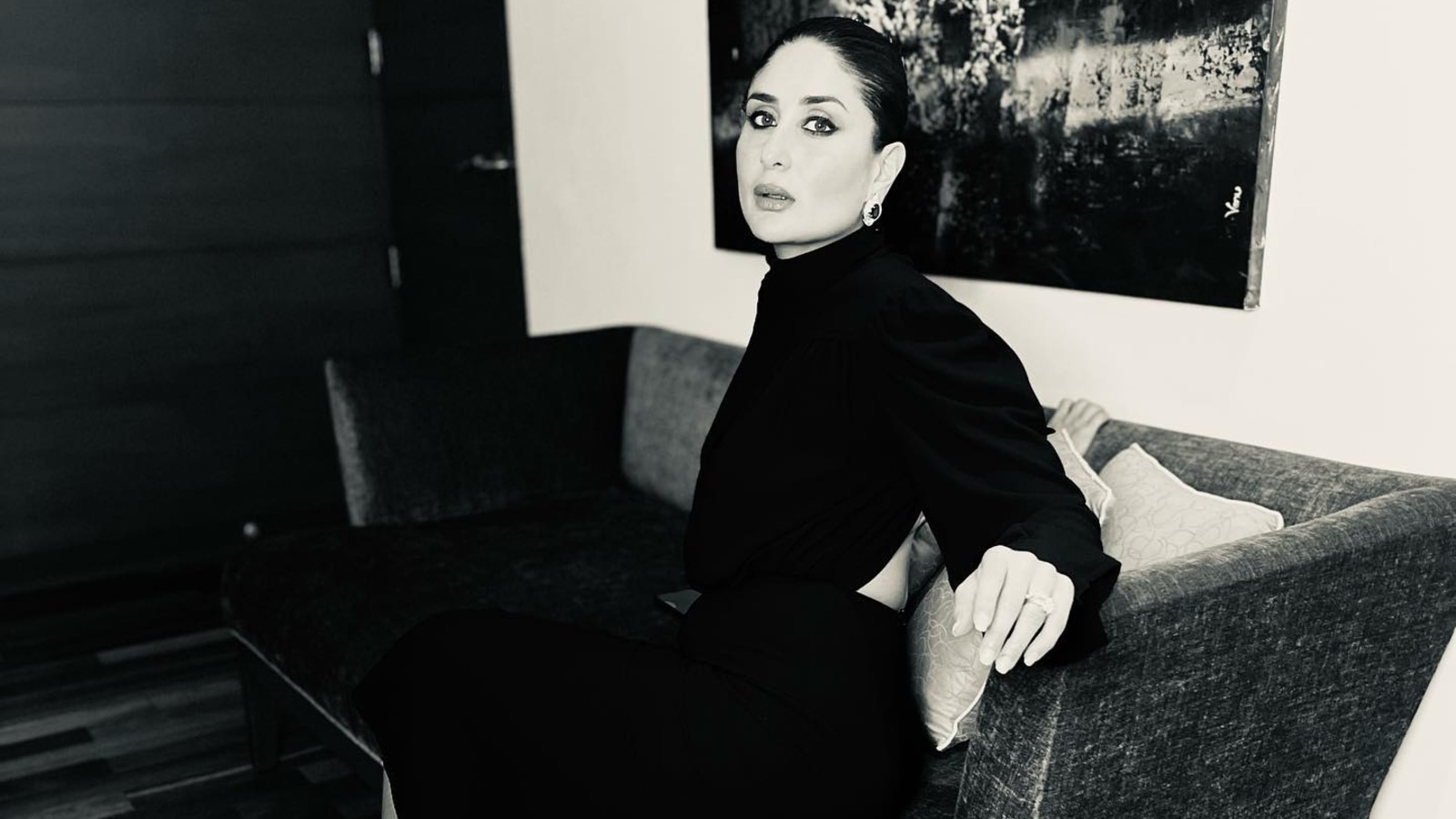Kareena Kapoor Nangi Video - Kareena Kapoor shares pics as she dresses up in black for event, fans react  | Bollywood - Hindustan Times