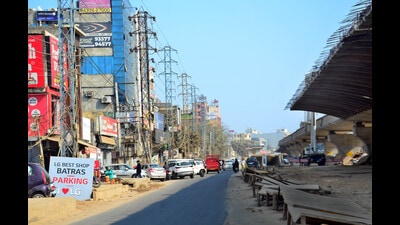 A number of commercial establishments on the under-construction portion of the city’s commercial artery, Ferozepur road, Ludhiana, have recorded a negative impact on their businesses. (Harvinder Singh/HT) A number of commercial establishments on the under-construction portion of the city’s commercial artery, Ferozepur road, Ludhiana, have recorded a negative impact on their businesses. (Harvinder Singh/HT)