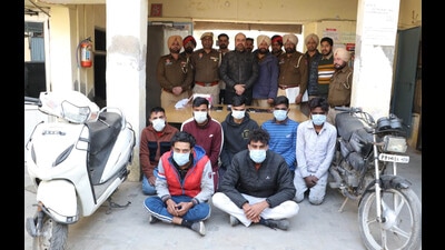 Accused snatchers in custody of Haibowal police in Ludhiana on Sunday. (HT Photo)