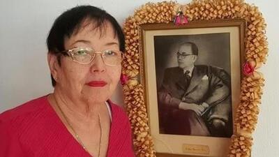 Anita Bose Pfaff with a photo of her father, Netaji Subhash Chandra Bose, in her residence in Augsburg, Germany (HT Photo) Anita Bose Pfaff with a photo of her father, Netaji Subhash Chandra Bose, in her residence in Augsburg, Germany (HT Photo)