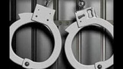 Arrest-handcuffs. (Re) Arrest-handcuffs. (Re)
