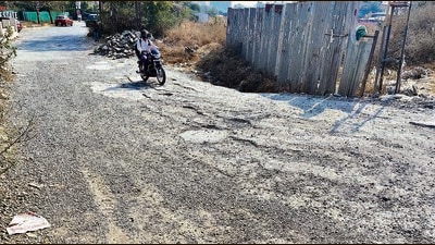 Ivy Estate access road is incomplete. (Rahul Raut/HT PHOTO) Ivy Estate access road is incomplete. (Rahul Raut/HT PHOTO)