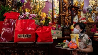 A popular temple fair at Badachu Park that was suspended for three years will be back this week, but similar events at Ditan Park and Longtan Lake Park have yet to return.&nbsp; (REUTERS)