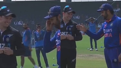 Rohit Sharma’s brain fade moment at toss in 2nd ODI draws unmissable reactions from Yuzvendra Chahal and Mohammed Shami Rohit Sharma’s brain fade moment at toss in 2nd ODI draws unmissable reactions from Yuzvendra Chahal and Mohammed Shami