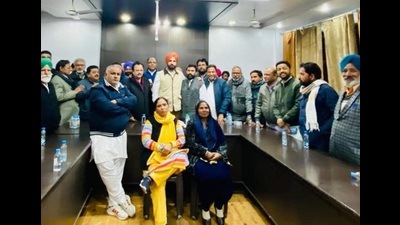 Raja Warring held a secret meeting with Congress councillors in Bathinda on Saturday night. (HT photo) Raja Warring held a secret meeting with Congress councillors in Bathinda on Saturday night. (HT photo)