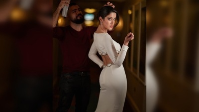 Shanaya Kapoor gets candid in this picture as she gets her hair set by a professional hair stylist. (Instagram/@shanayakapoor02) Shanaya Kapoor gets candid in this picture as she gets her hair set by a professional hair stylist. (Instagram/@shanayakapoor02)