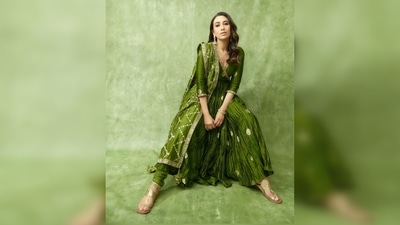 Karisma Kapoor's anarkali features subtle embroidery and comes with a hand-embroidered dupatta and churidar pants. (Instagram/@therealkarismakapoor) Karisma Kapoor's anarkali features subtle embroidery and comes with a hand-embroidered dupatta and churidar pants. (Instagram/@therealkarismakapoor)