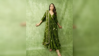 Karisma Kapoor donned a green banarasi silk crushed anarkali set from the collection of designer Punit Balana's label. (Instagram/@therealkarismakapoor) Karisma Kapoor donned a green banarasi silk crushed anarkali set from the collection of designer Punit Balana's label. (Instagram/@therealkarismakapoor)