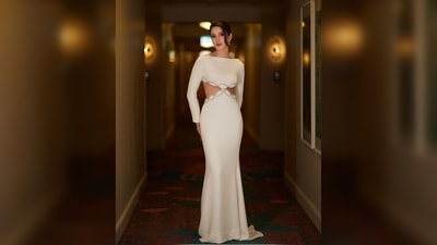 Shanaya Kapoor donned a white Valentino gown featuring a waist cut-out and floor-sweeping trail. (Instagram/@shanayakapoor02) Shanaya Kapoor donned a white Valentino gown featuring a waist cut-out and floor-sweeping trail. (Instagram/@shanayakapoor02)