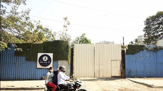 According to the complainants, the Avenue 54 project has been stalled for a long time, and no work has been carried out in the last seven years due to the absence of necessary permissions and pending litigations and legal action under SARFAESI Act initiated by the financial institution. (Vijay Bate/HT Photo) According to the complainants, the Avenue 54 project has been stalled for a long time, and no work has been carried out in the last seven years due to the absence of necessary permissions and pending litigations and legal action under SARFAESI Act initiated by the financial institution. (Vijay Bate/HT Photo)