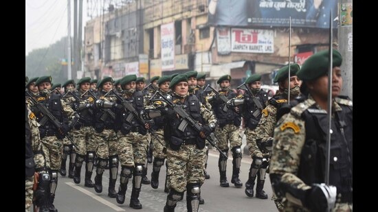 Army personnel during the full dress rehearsal for the Republic Day parade, at Vidhan Bhavan in Lucknow on Jan 24, 2022 (HT File)
