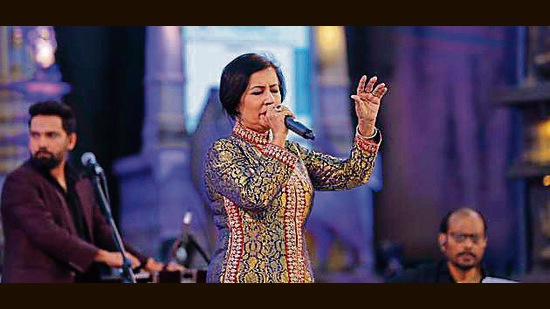 Bhattacharya surprised the audience by performing a famous Marathi song “Ye Re Ghana. (HT PHOTO) Bhattacharya surprised the audience by performing a famous Marathi song “Ye Re Ghana. (HT PHOTO)