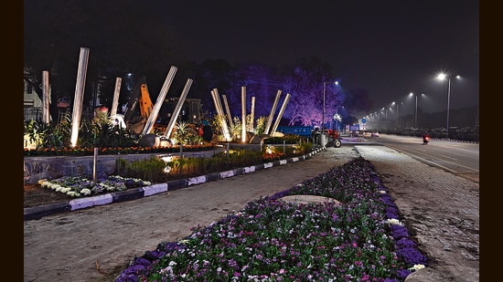 Work underway to decorate the Kalibari light point in Chandigarh, en route the meeting venue. (HT)