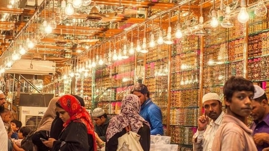 Laad bazar, Hyderabad: Laad Bazaar, also known as Choodi Bazaar, is a popular shopping destination located in the heart of Hyderabad, India. The market is known for its wide variety of shops selling traditional Hyderabadi jewelry, particularly bangles and pearls. It is also known for its intricate and beautiful lacework, known as "laad", which is used to decorate a wide variety of items.(pinterest)