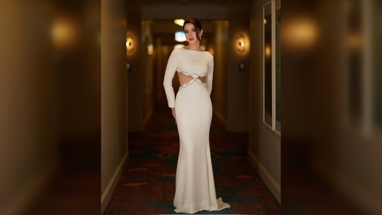 Shanaya Kapoor donned a white Valentino gown featuring a waist cut-out and floor-sweeping trail. (Instagram/@shanayakapoor02)