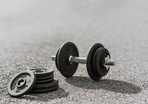 Adjustable dumbbells help save cost and space.