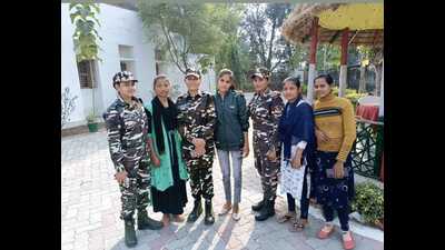 Fifteen young women from Badhni block in Siddharthnagar are preparing for exams to enlist in the paramilitary forces and are being advised by female SSB officers posted there. (HT Photo) Fifteen young women from Badhni block in Siddharthnagar are preparing for exams to enlist in the paramilitary forces and are being advised by female SSB officers posted there. (HT Photo)