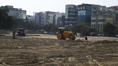 Gurugram, India-January 20, 2023: Workers leveling the land by tractor and JCB machine at sector-44, the Huda department will auction the commercial plot at sector-44 near apparel house, in Gurugram, India, on Friday, 20 January 2023. (Photo by Parveen Kumar/Hindustan Times)(Pic to go with Abhishek's story) Gurugram, India-January 20, 2023: Workers leveling the land by tractor and JCB machine at sector-44, the Huda department will auction the commercial plot at sector-44 near apparel house, in Gurugram, India, on Friday, 20 January 2023. (Photo by Parveen Kumar/Hindustan Times)(Pic to go with Abhishek's story)