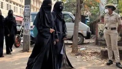 SC to consider setting up 3-judge bench to hear Karnataka Hijab ban row SC to consider setting up 3-judge bench to hear Karnataka Hijab ban row