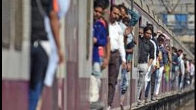 Mumbai, India - Jan. 31, 2018: Huge crowd on western line during rush hours at Andheri in Mumbai, India, on Wednesday, January 31, 2018. (Photo by Satyabrata Tripathy/Hindustan Times) (Satyabrata Tripathy/HT Photo) Mumbai, India - Jan. 31, 2018: Huge crowd on western line during rush hours at Andheri in Mumbai, India, on Wednesday, January 31, 2018. (Photo by Satyabrata Tripathy/Hindustan Times) (Satyabrata Tripathy/HT Photo)