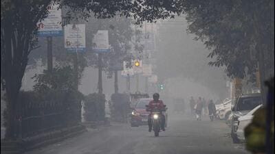 Vehicles ply on a cold and foggy winter day in New Delhi. (PTI Photo)