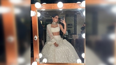 Khushi Kapoor's outfit features intricate chikankari embroidery work and embellishments. (Instagram/@manishmalhotra05) Khushi Kapoor's outfit features intricate chikankari embroidery work and embellishments. (Instagram/@manishmalhotra05)