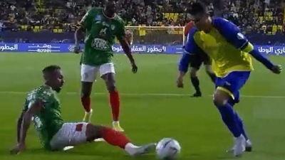 Cristiano Ronaldo leaves a defender gobsmacked. (Twitter) Cristiano Ronaldo leaves a defender gobsmacked. (Twitter)