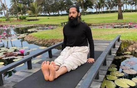 Dandasana (Grand Master Akshar) Dandasana (Grand Master Akshar)