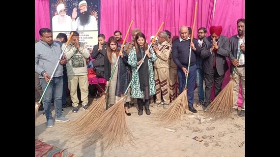 BJP leaders during the cleanliness drive launched by dera chief Gurmeet Ram Rahim.