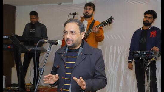Dr Rishi Sethi performing during the Global Lucknow’s Heart to Happiness event held at Lucknow Golf Club,