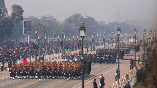 Contingents of the Indian Armed Forces march past during the full dress rehearsal of the Republic Day Parade 2023, at Kartavya Path in Delhi, Monday.(PTI)