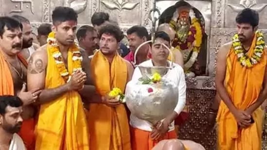 Suryakumar Yadav, Kuldeep Yadav, and Washington Sundar offer prayers at Ujjain's Mahakaleswar temple (ANI)