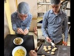US celebrity chef Eitan Bernath is making litti choka at ‘Didi Ki Rasoi’ in Bihar’s Patna.(Twitter/@EitanBernath) US celebrity chef Eitan Bernath is making litti choka at ‘Didi Ki Rasoi’ in Bihar’s Patna.(Twitter/@EitanBernath)