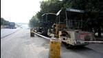 Since the resurfacing work is not finished, lane markings are also missing on the expressway. According to traffic police, more than 150,000 motorists use the expressway daily. (Sunil Ghosh/HT Photo) Since the resurfacing work is not finished, lane markings are also missing on the expressway. According to traffic police, more than 150,000 motorists use the expressway daily. (Sunil Ghosh/HT Photo)