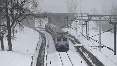 A train passes through snow-covered tracks in Qazigund area, about 80km from Srinagar, on Tuesday. (Waseem Andrabi/ Hindustan Times) A train passes through snow-covered tracks in Qazigund area, about 80km from Srinagar, on Tuesday. (Waseem Andrabi/ Hindustan Times)