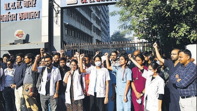 The lack of good accommodation facilities was one of the main issues that prompted the resident doctors to go on strike earlier this month. On November 27, HT reported about the conditions of the hostels where resident doctors in the government hospital, both civic and state-run, have been living. While in some places seven students were crammed into the same room, the ceilings and parts of the walls were falling off in others. (HT PHOTO) The lack of good accommodation facilities was one of the main issues that prompted the resident doctors to go on strike earlier this month. On November 27, HT reported about the conditions of the hostels where resident doctors in the government hospital, both civic and state-run, have been living. While in some places seven students were crammed into the same room, the ceilings and parts of the walls were falling off in others. (HT PHOTO)