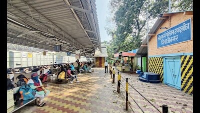 The railways has carried out infrastructural works at Shivajinagar station to facilitate more local train operations from next week. (Rahul Raut/HT PHOTO)