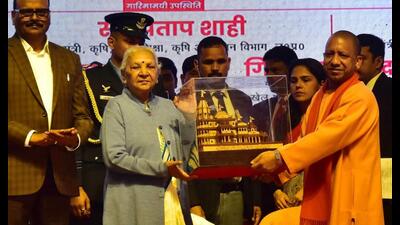 Uttar Pradesh governor Anandiben Patel, along with chief minister Yogi Adityanath and others, inaugurated UP Diwas celebrations at Awadh Shilp Gram in Lucknow on Tuesday. (Deepak Gupta/HT Photo) Uttar Pradesh governor Anandiben Patel, along with chief minister Yogi Adityanath and others, inaugurated UP Diwas celebrations at Awadh Shilp Gram in Lucknow on Tuesday. (Deepak Gupta/HT Photo)