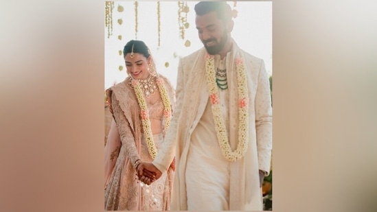 Sunilshetty Ki Beti Sex Hd - All pics from Suniel Shetty's daughter Athiya Shetty's wedding to cricketer  KL Rahul | Hindustan Times