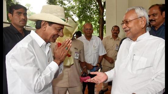 Bihar chief minister Nitish Kumar with his Telangana counterpart K. Chandrashekhar Rao in Patna on August 31, 2022. (HT Photo)