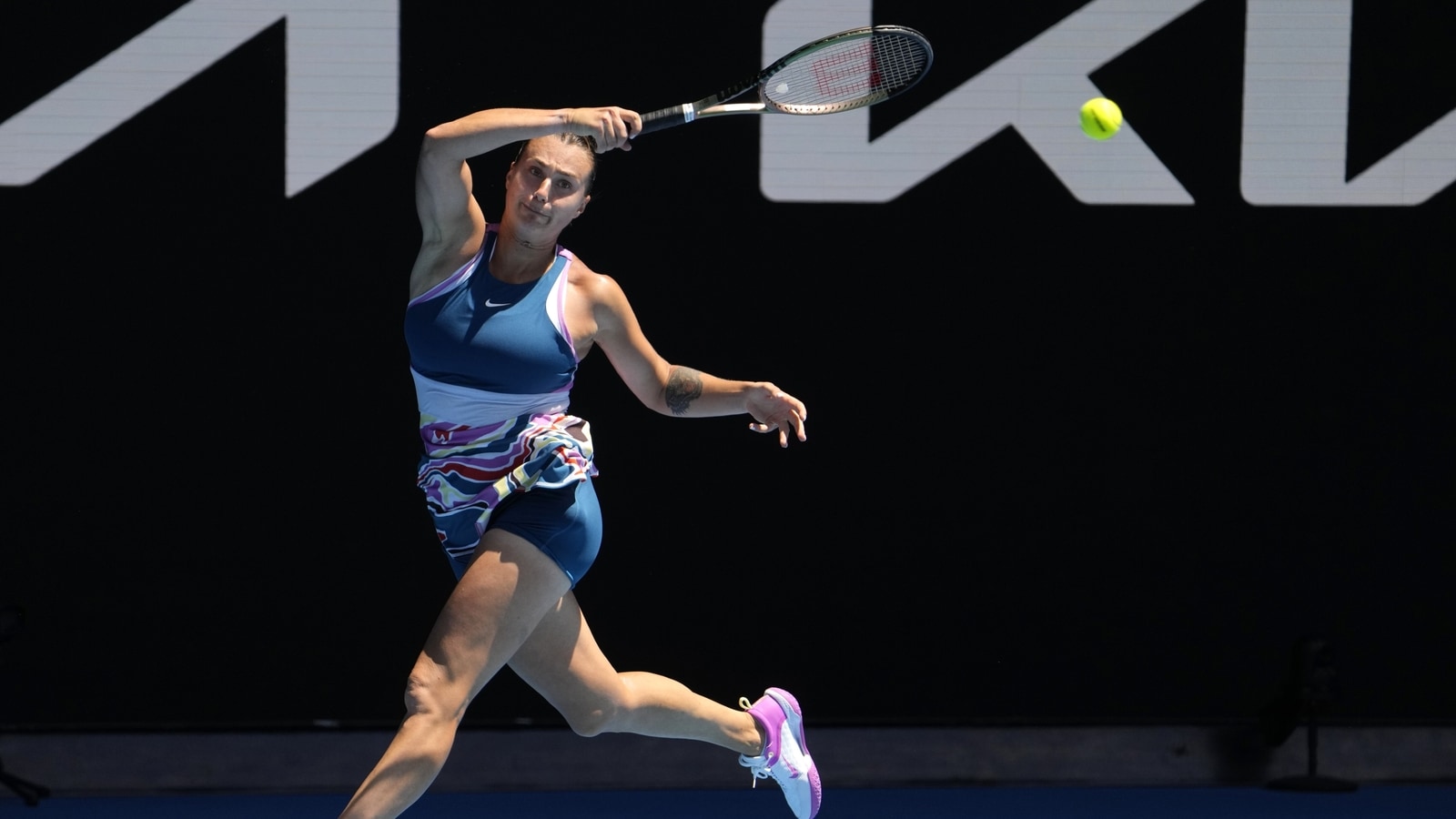 Ominous Sabalenka sets up Australian Open semifinal with