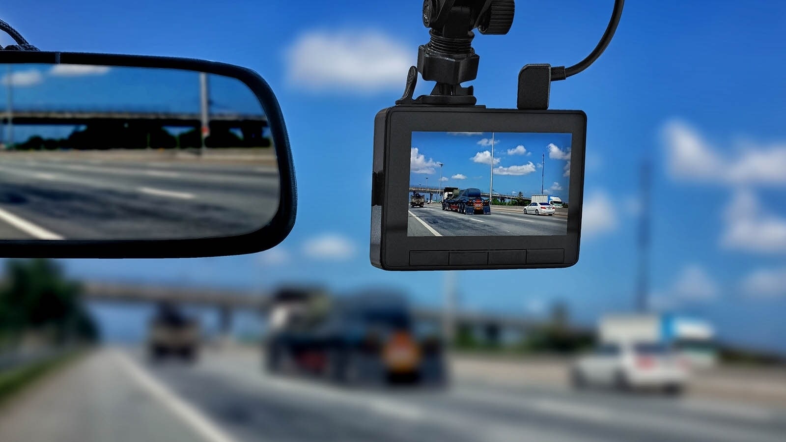 9 best-selling car dash cams under Rs.20,000 to enhance security