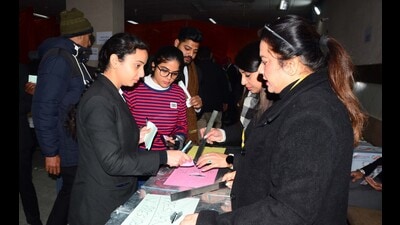 Barely two weeks after president of the District Bar Association (DBA) was appointed, the much-hyped polls of the largest body of lawyers in Punjab have been challenged by an advocate, alleging that it was not conducted in a fair manner as voters were influenced with liquor two days before the polls. (HT Photo)