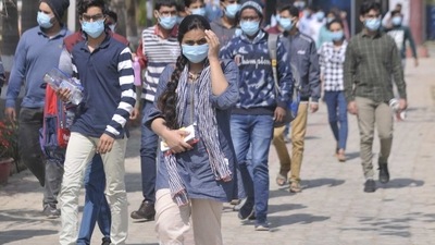 JEE Main Exam 2023 Analysis: Day 2, Paper I ends, moderate to easy paper (Deepak Gupta/HT Photo) JEE Main Exam 2023 Analysis: Day 2, Paper I ends, moderate to easy paper (Deepak Gupta/HT Photo)