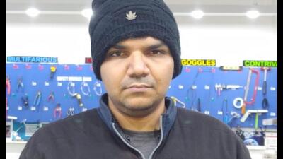 Milind Raj with his device. (Sourced)