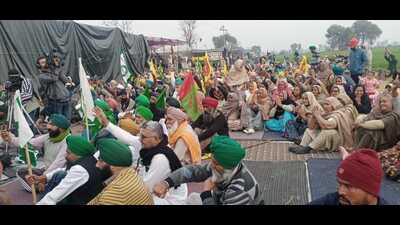 Protesters sitting on dharna at Zira in Ferozepur on Wednesday. (HT photo) Protesters sitting on dharna at Zira in Ferozepur on Wednesday. (HT photo)
